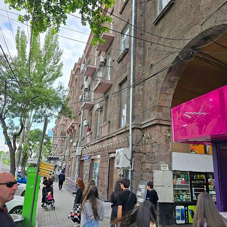 Прекрасная 4-ех комнатная квартира в самом центре Єреван Екстер'єр фото
